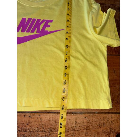 Nike Bright Yellow Pink The Nike Tee Swoosh Cropped Lightweight T-Shirt Size‎ M - Picture 6 of 6